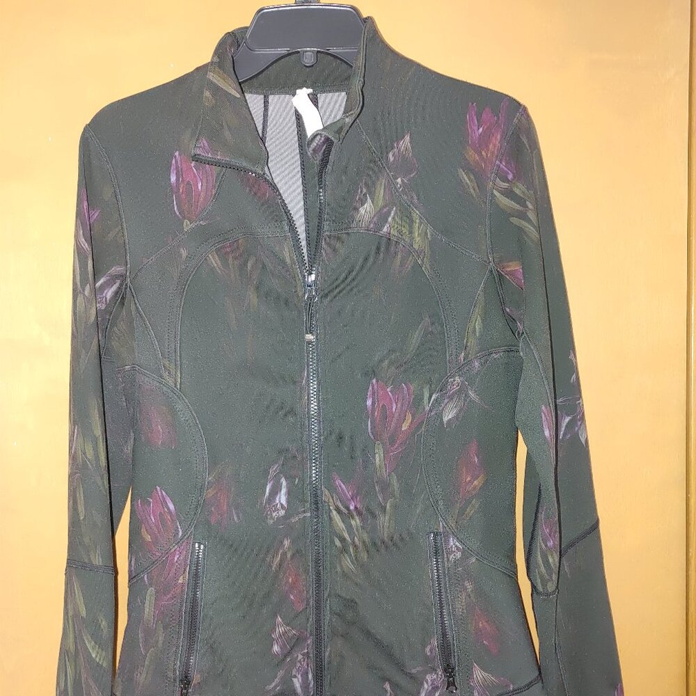 LULULEMON Woman's Long Sleeves Athletic Jacket Size 10 Pre-owned